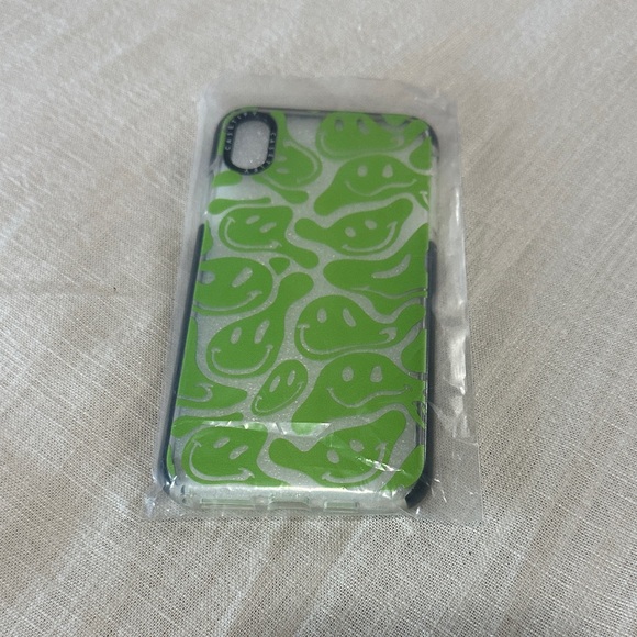 Apple Green Smiley Face Phone Case 14 pro max - Picture 1 of 1